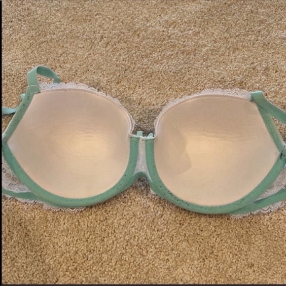 Victoria’s Secret Bra - Picture 5 of 5